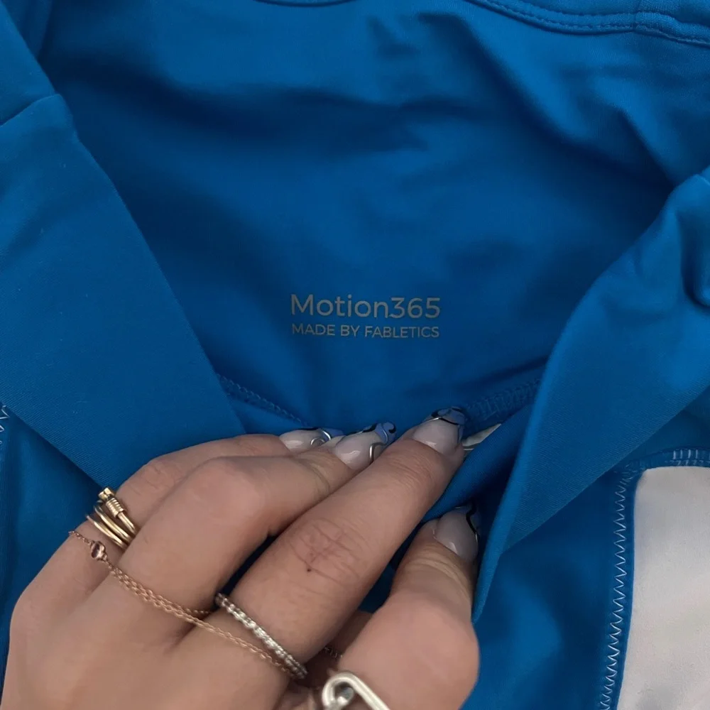 Fabletics biker shorts - Picture 2 of 4